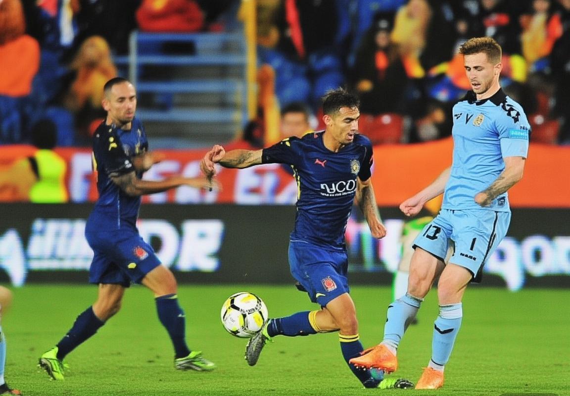 中央海岸水手vs墨尔本城：快速反击对决控球渗透，麦克拉伦领衔攻防战